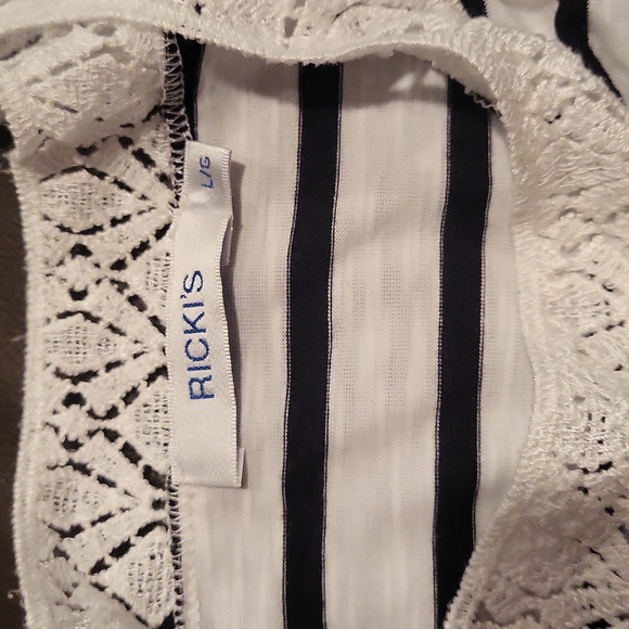 Ricki's top - Picture 3 of 3